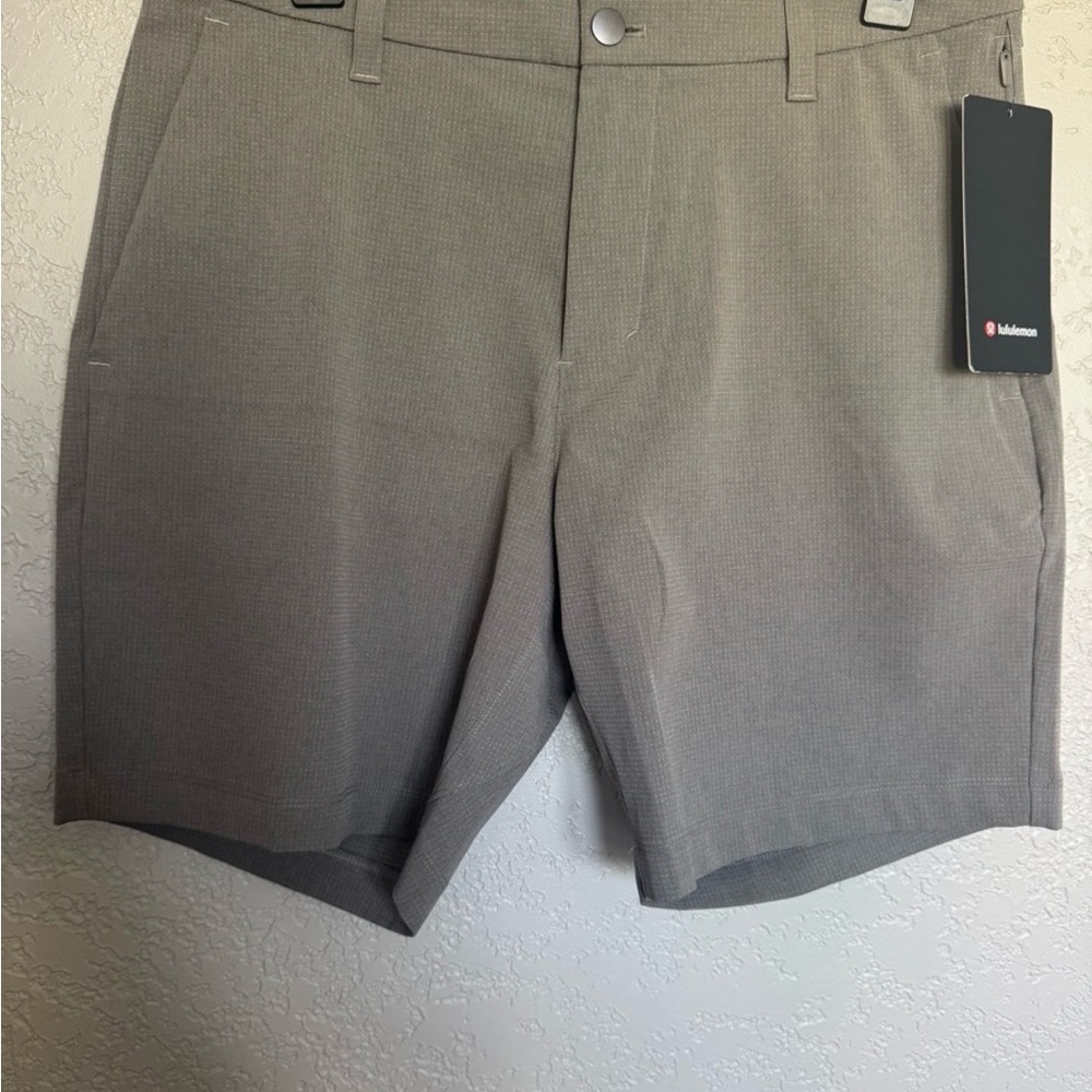 Lululemon Men’s Classic Fit Commission Short 7”, 31 Waist Taupe NWT